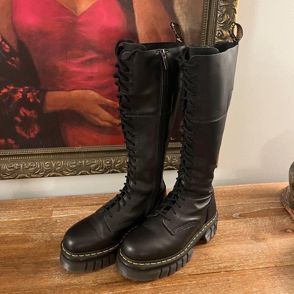 Dr Marten Audrick 20 eye, platform, knee high, leather boots US 8